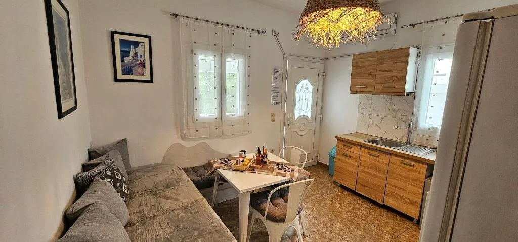 Room, Pleasure Beachside Studios, Santorini