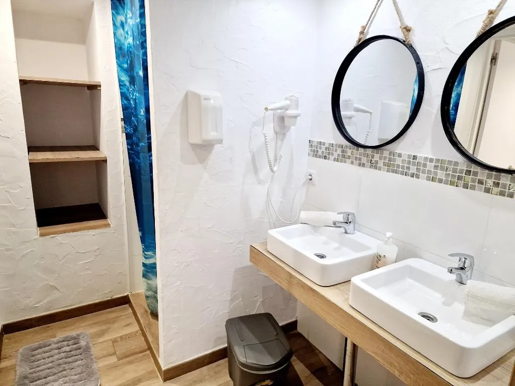 APARTMENT CAPACITY 6 Room, Y Hostel - Albergue Juvenil, Majorca