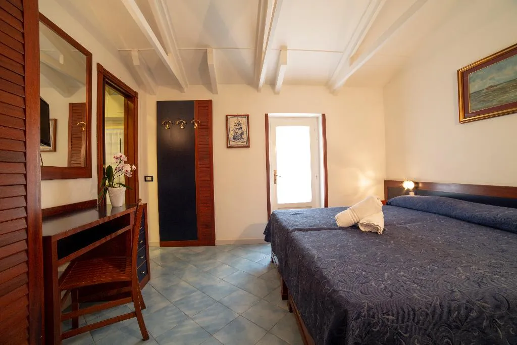 Double or Twin STANDARD Room, Hotel Il Faro Sorrento, Naples