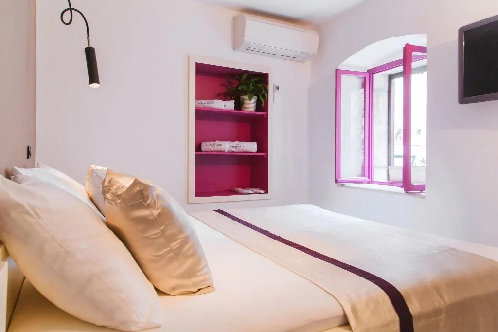 Room, House Karkovich, Split