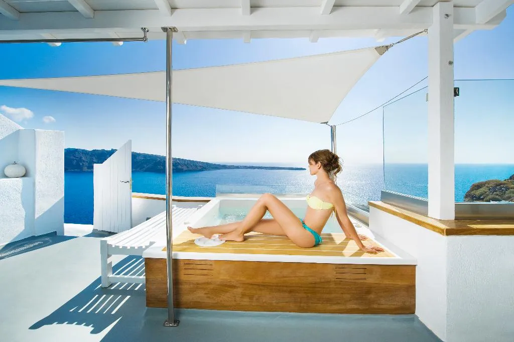 SUITE WITH JACUZZI Room, Hyperion Oia Suites, Santorini