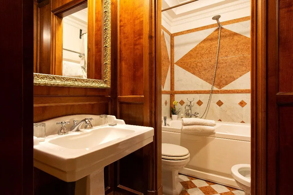 Room, Atlante Star, Rome