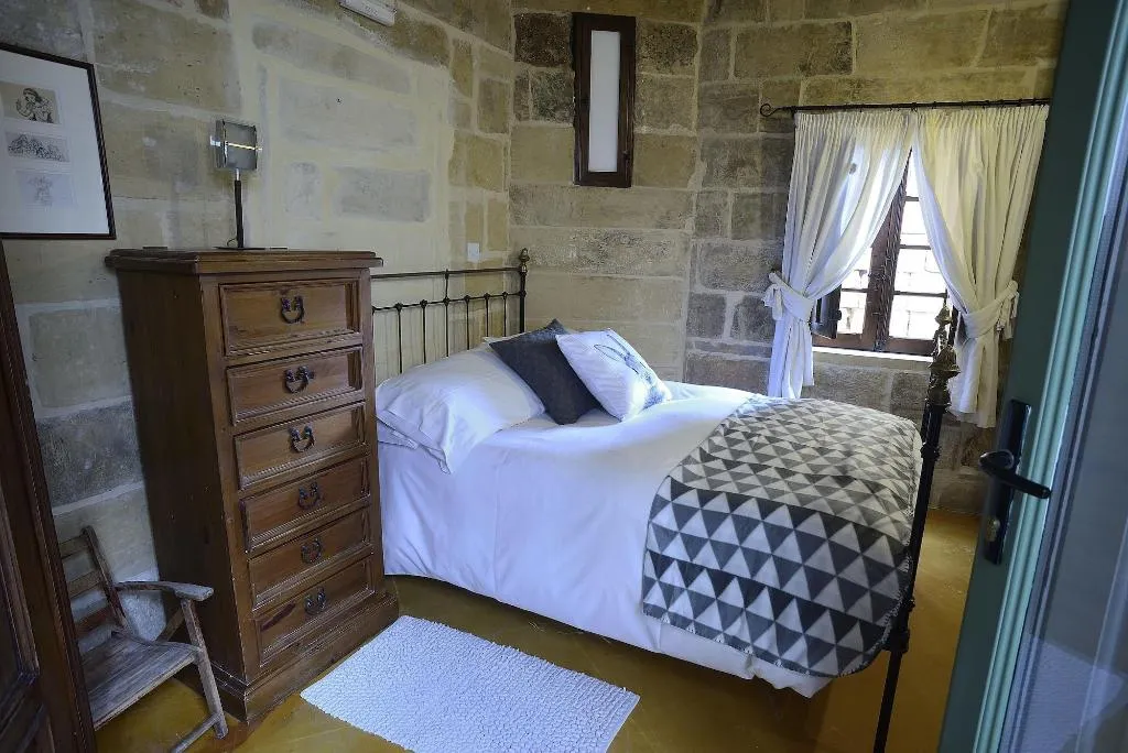 Room, The Burrow Guest House, Malta