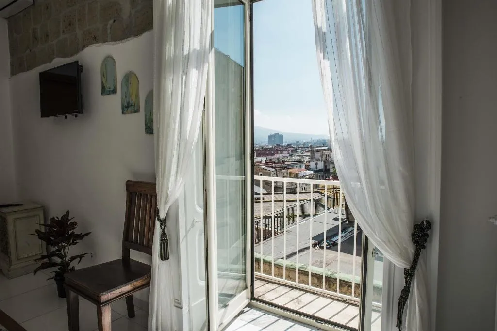 General view, Miracoletti38, Naples