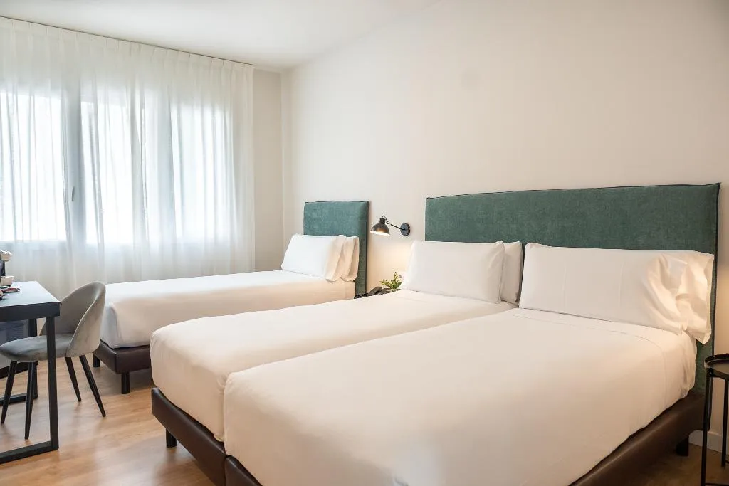 TRIPLE STANDARD Room, Tres Torres Atiram Hotel, Barcelona