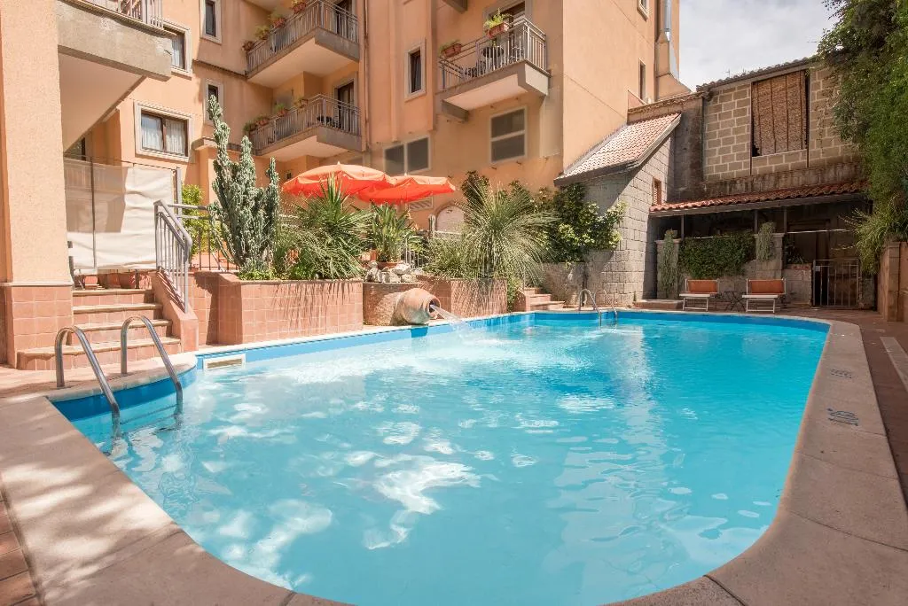 Pool, Michelangelo, Naples
