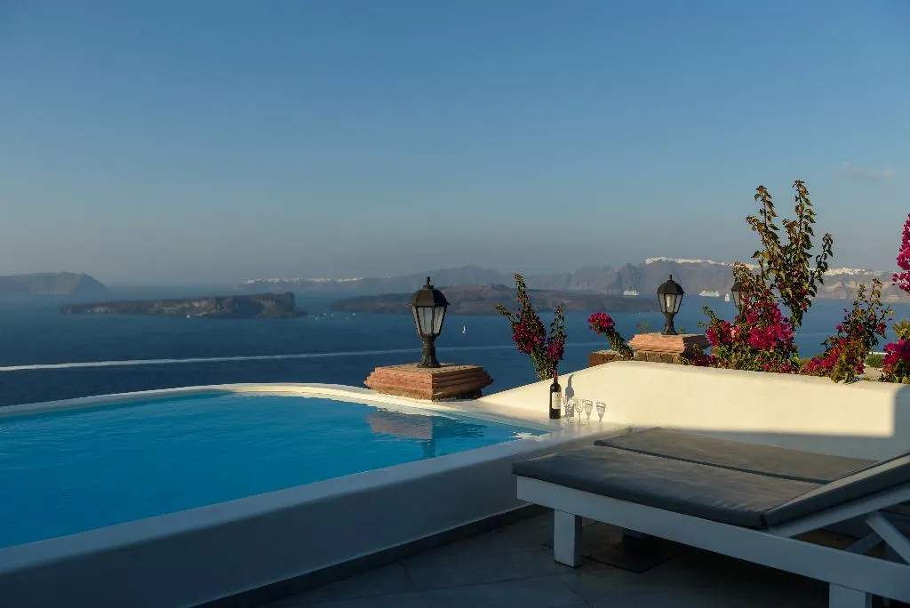 SUITE WITH PRIVATE POOL Room, Maison des Lys, Santorini
