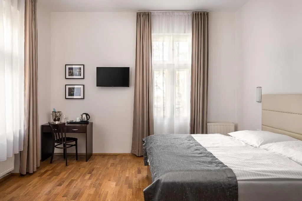 DOUBLE WITH BALCONY Room, Hotel Unique, Prague