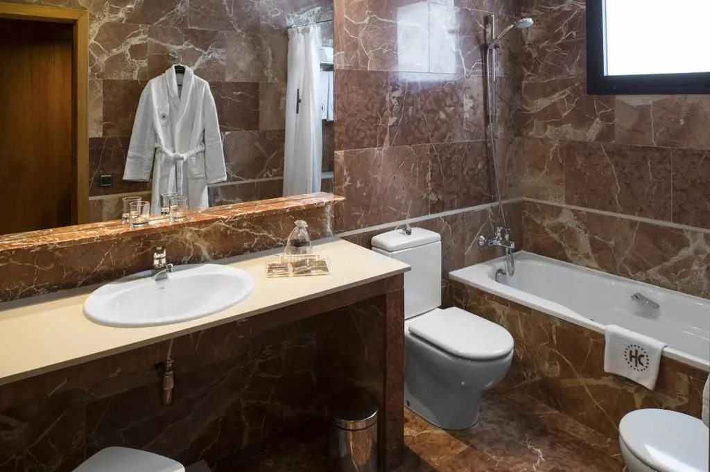 JUNIOR SUITE POOL VIEW Room, Catalonia Plaza Cataluña, Barcelona