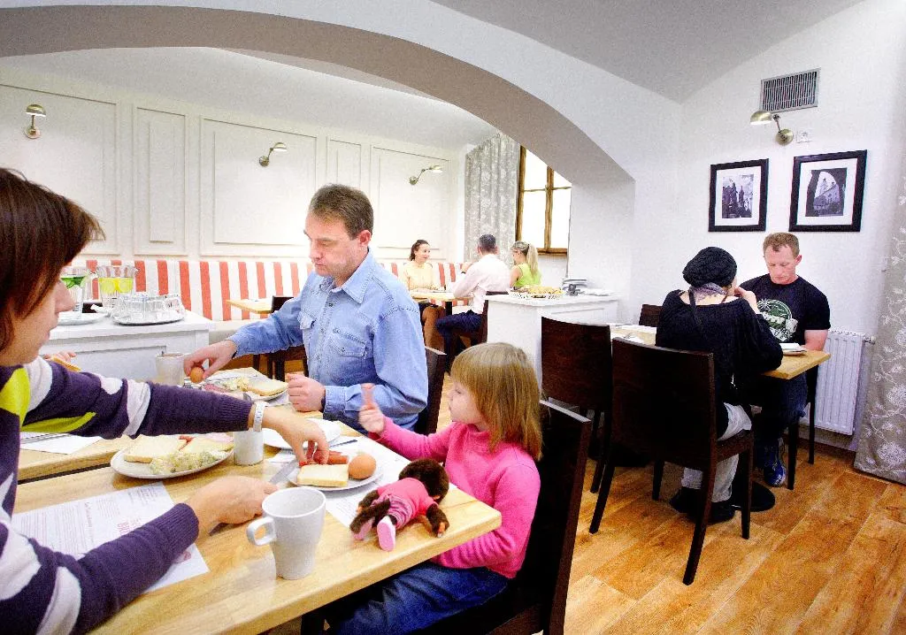 Restaurant, Brixen, Prague