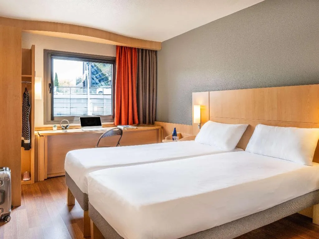 TWIN STANDARD Room, ibis Madrid Alcobendas, Madrid