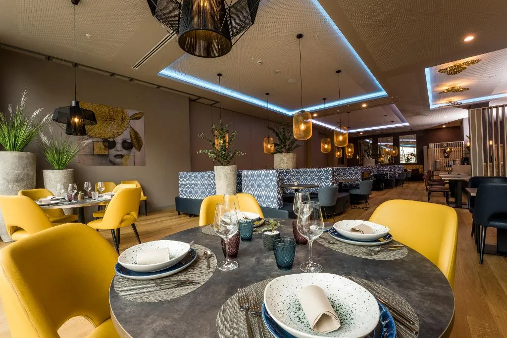 Restaurant, Leonardo Royal Hotel Barcelona Fira, Barcelona
