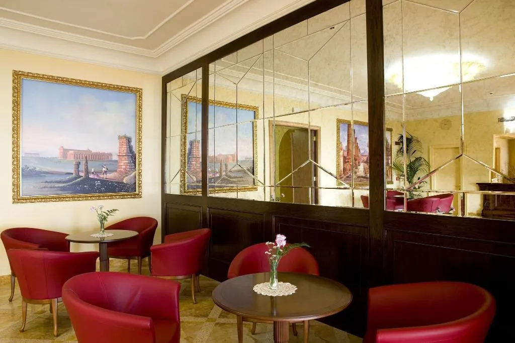 Lobby, Grand Hotel Due Golfi, Naples