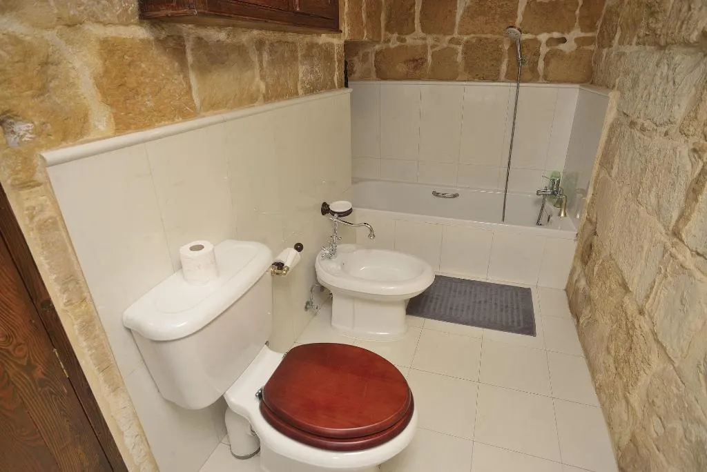 Room, The Burrow Guest House, Malta