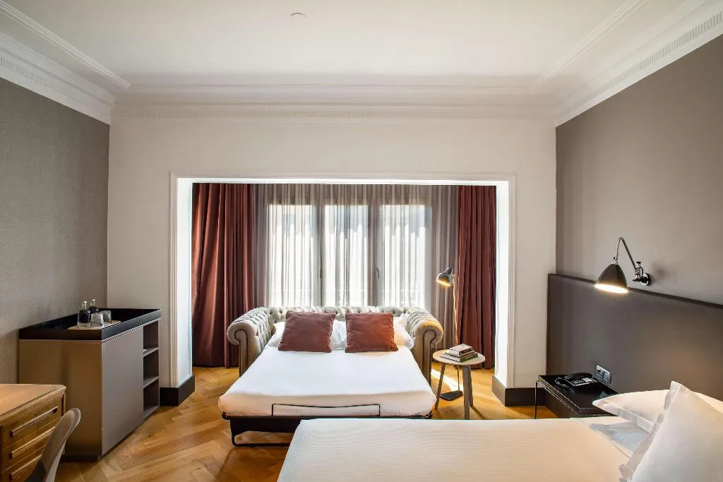 DOUBLE PREMIUM Room, Alexandra Barcelona, Curio Collection by Hilton, Barcelona