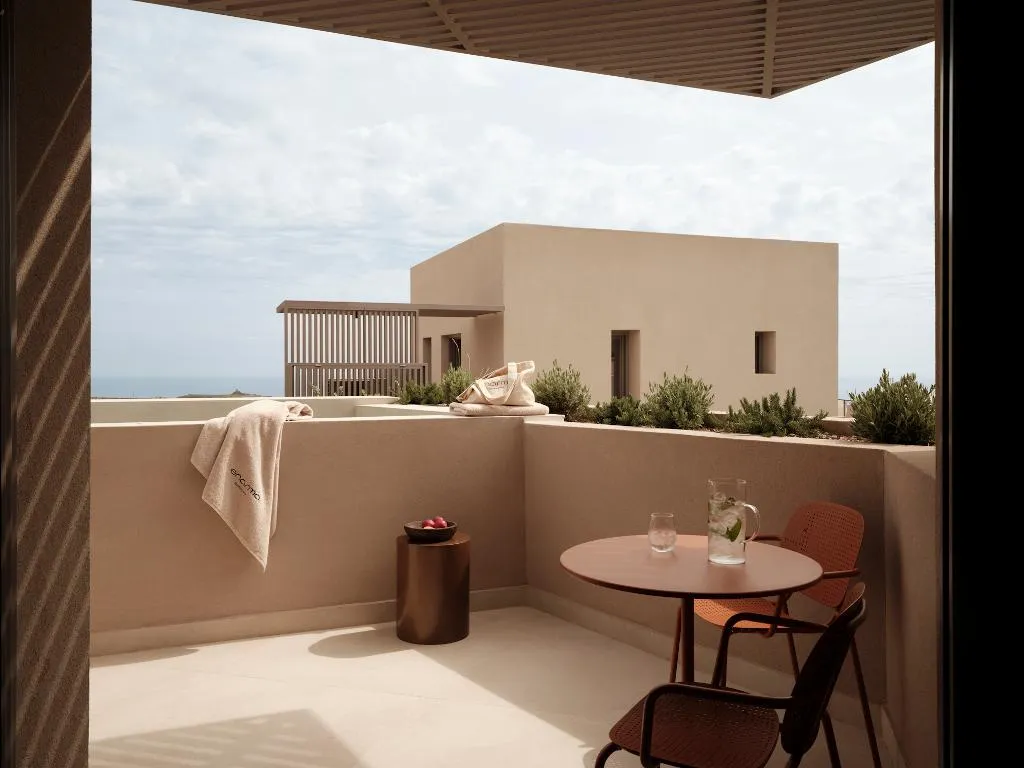 TRIPLE PREMIUM Room, Enarma Suites & Spa Wellness Retreat, Santorini
