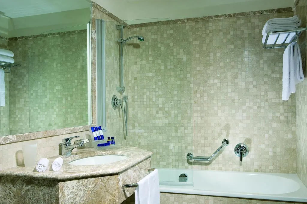 TRIPLE CLASSIC Room, Royal Continental, Naples