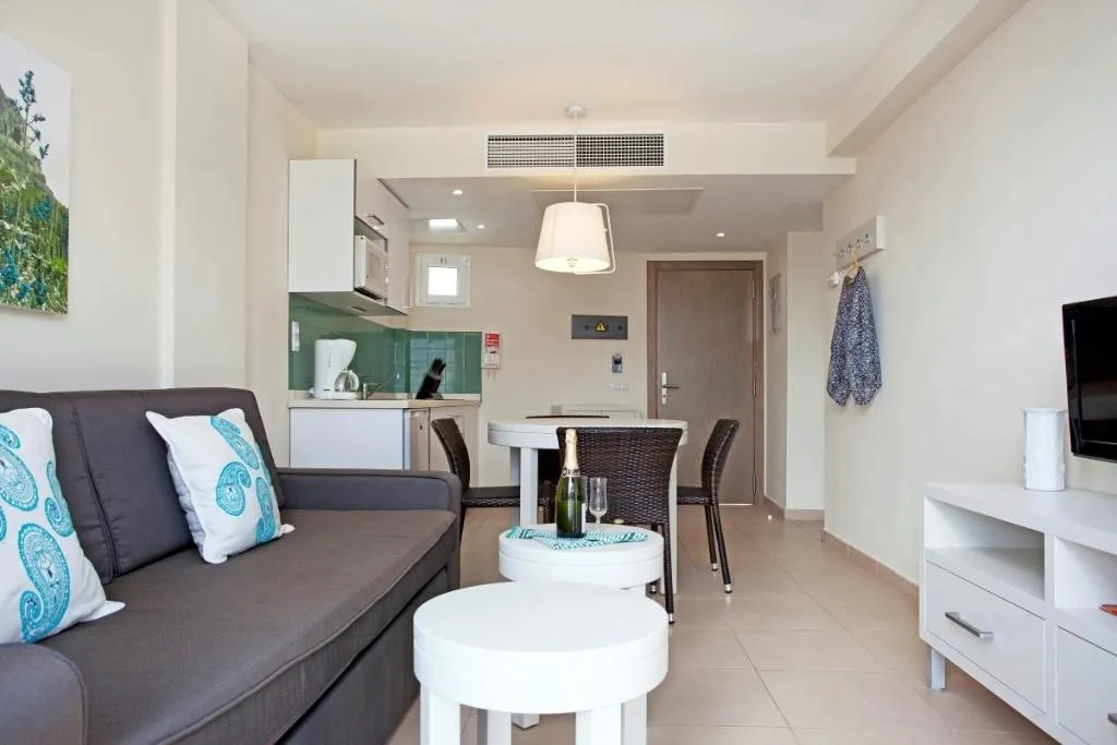 Room, Revoli, Gran Canaria