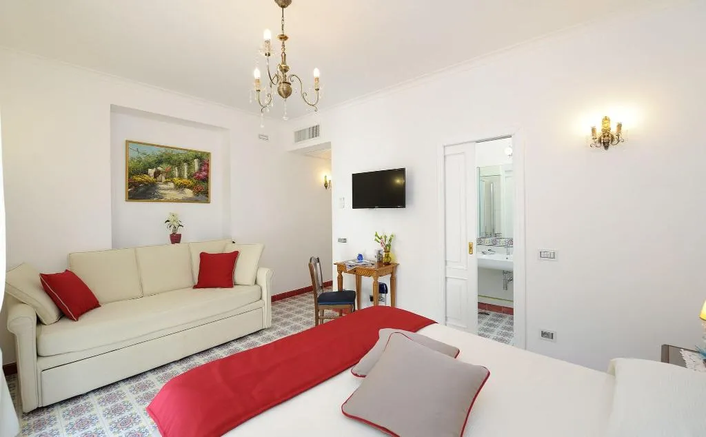 DOUBLE SUPERIOR QUEEN BED Room, Residenza Luce, Naples