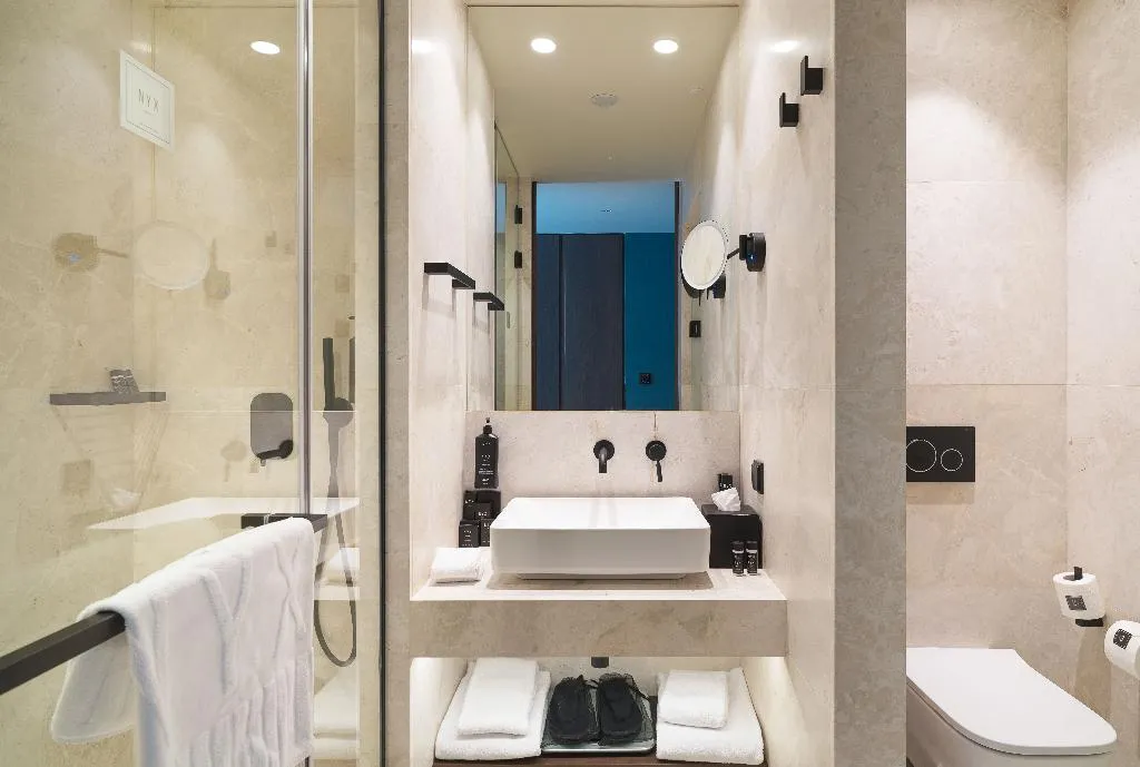 SINGLE DELUXE Room, NYX Esperia Palace Athens by Leonardo Hotels, Athens