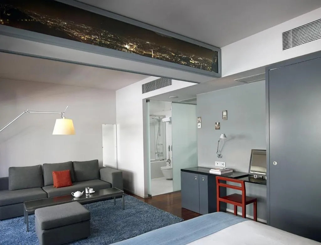Room, Periscope, Athens