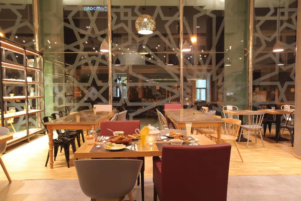 Restaurant, Campanile Casablanca Centre Ville, Casablanca