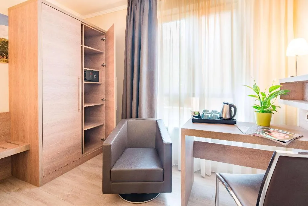 TRIPLE WITH DOUBLE BED Room, Best Western Hotel Kantstrasse Berlin, Berlin