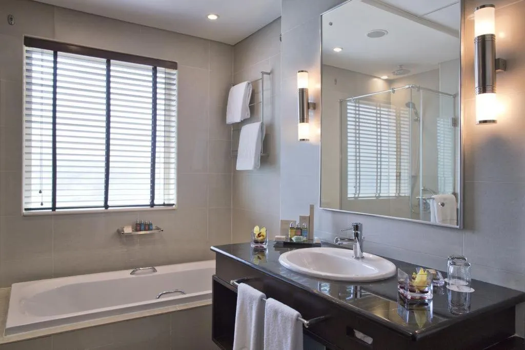 SUITE PREMIUM Room, Radisson Blu Hotel Dubai Barsha Heights, Dubai