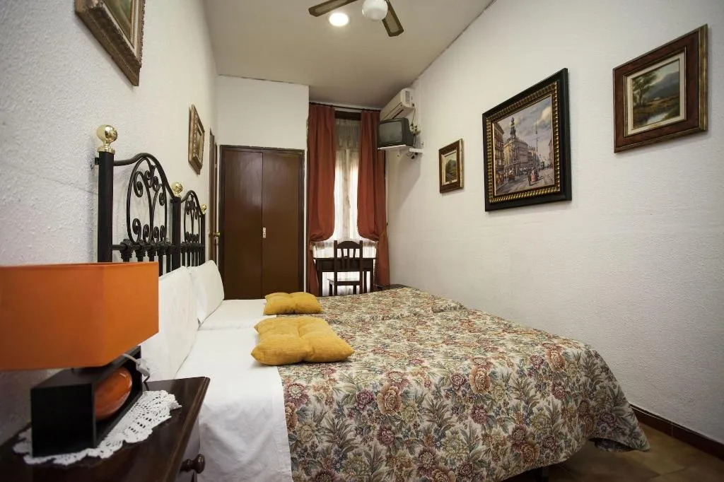 Room, Hostal Armesto, Madrid