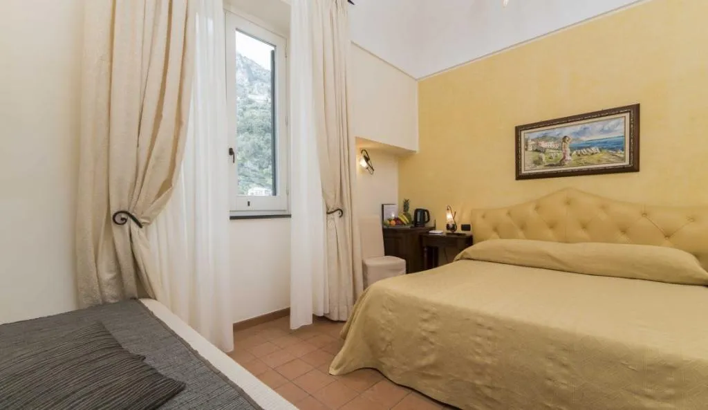 TRIPLE DELUXE Room, Hotel Villa Annalara, Naples
