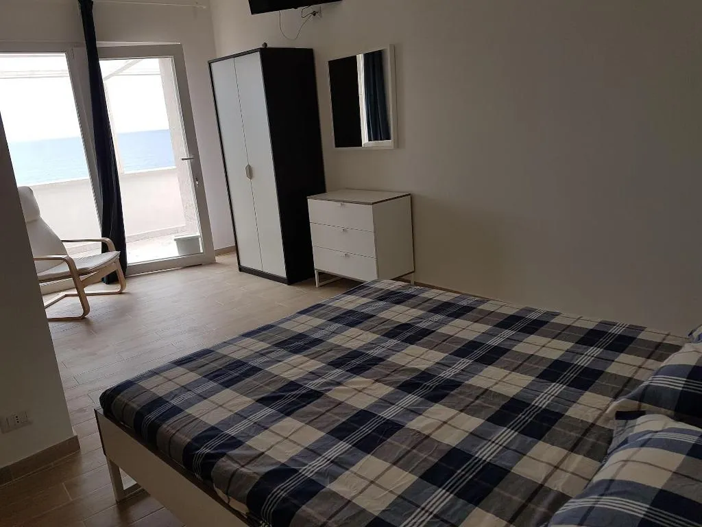 Room, Il Paradiso Sul Mare, Rome