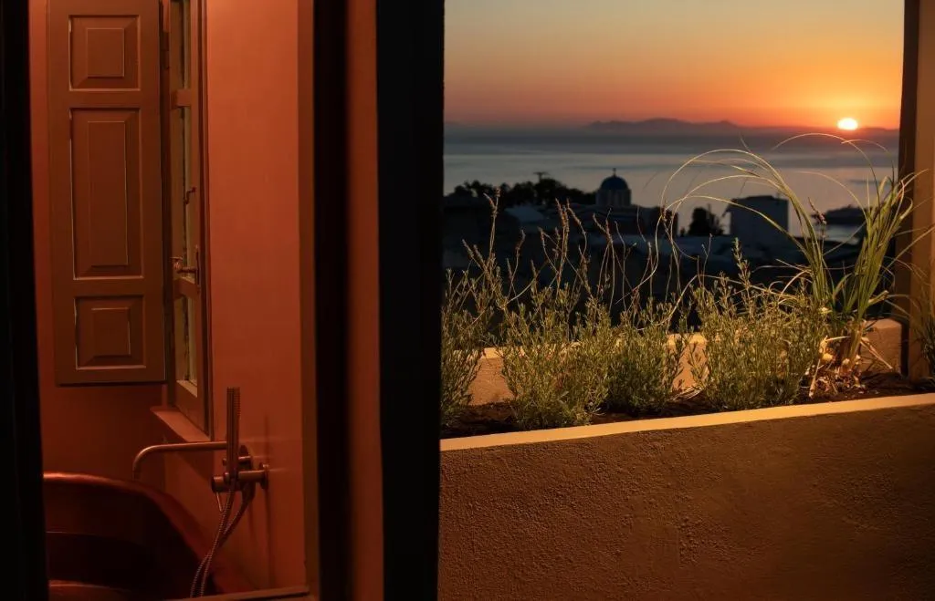 SUITE WITH JACUZZI WITH VIEWS Room, Terra Verde Oia By K&k, Santorini