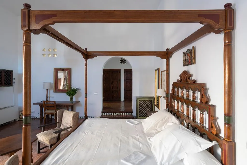 JUNIOR SUITE STANDARD Room, Parador de Guadalupe, Madrid