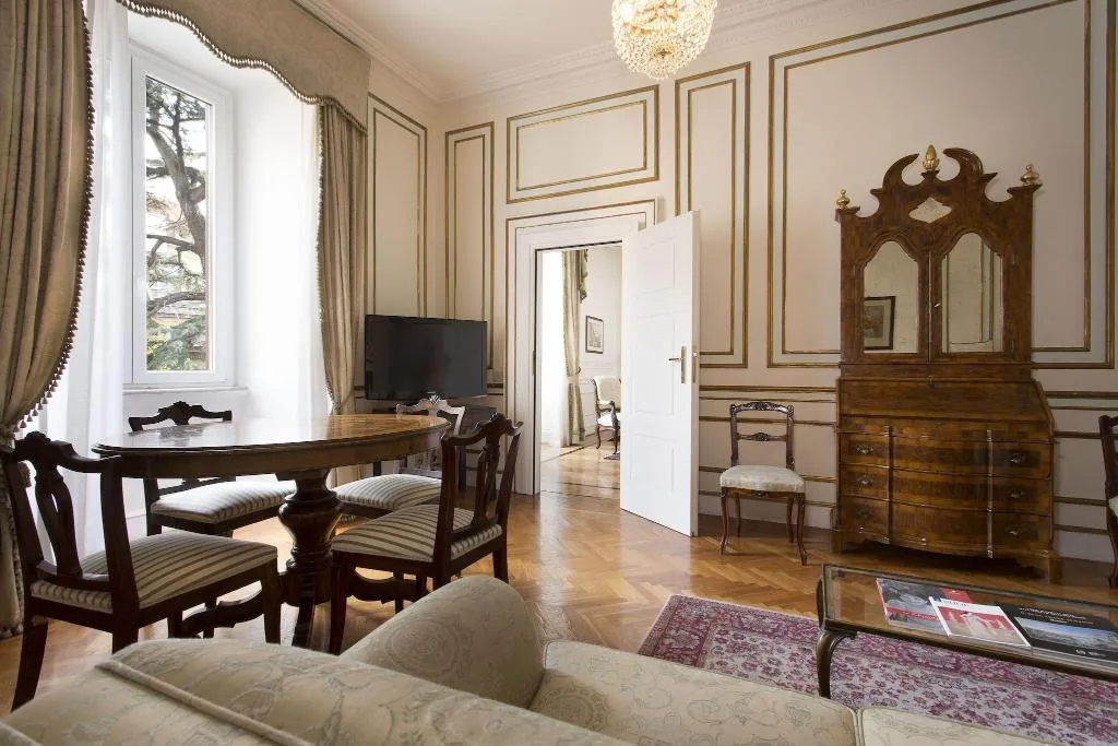 SUITE QUEEN SIZE BED Room, Hotel Quirinale, Rome