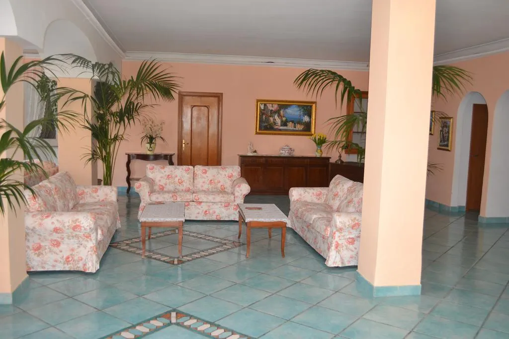 Lobby, Maremonti, Naples