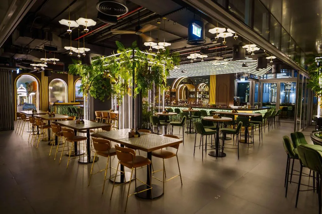 Bar, Radisson Beach Resort Palm Jumeirah, Dubai
