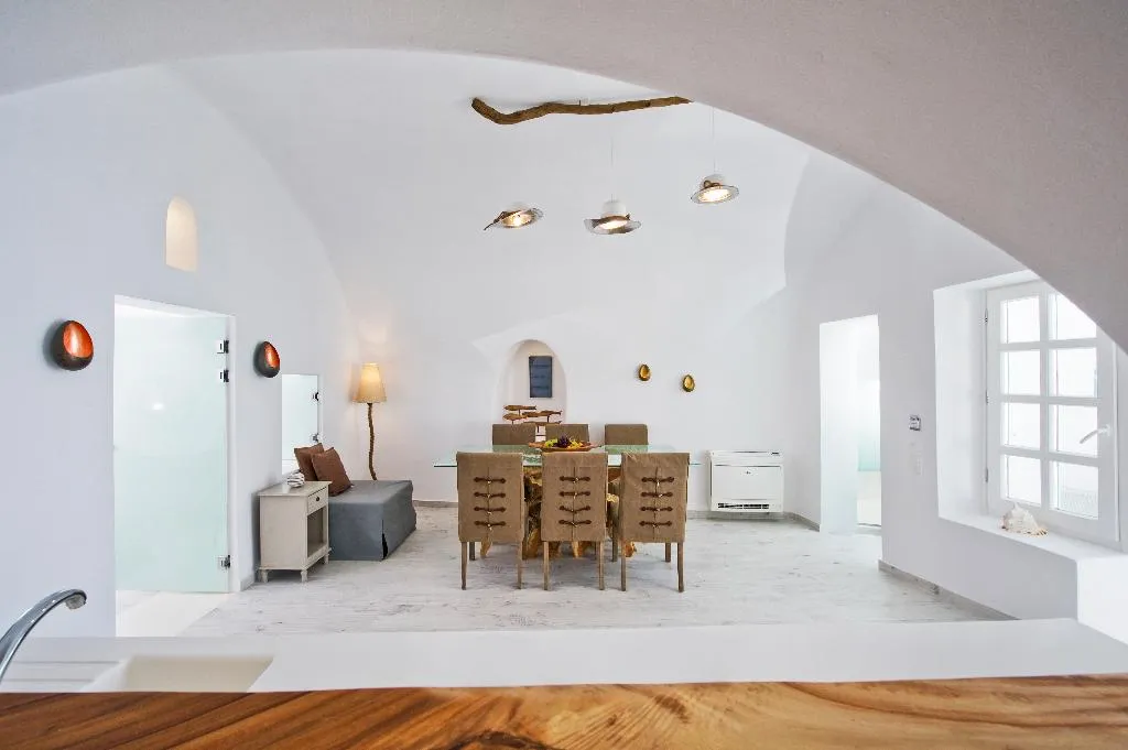 VILLA WITH PRIVATE POOL Room, Hyperion Oia Suites, Santorini