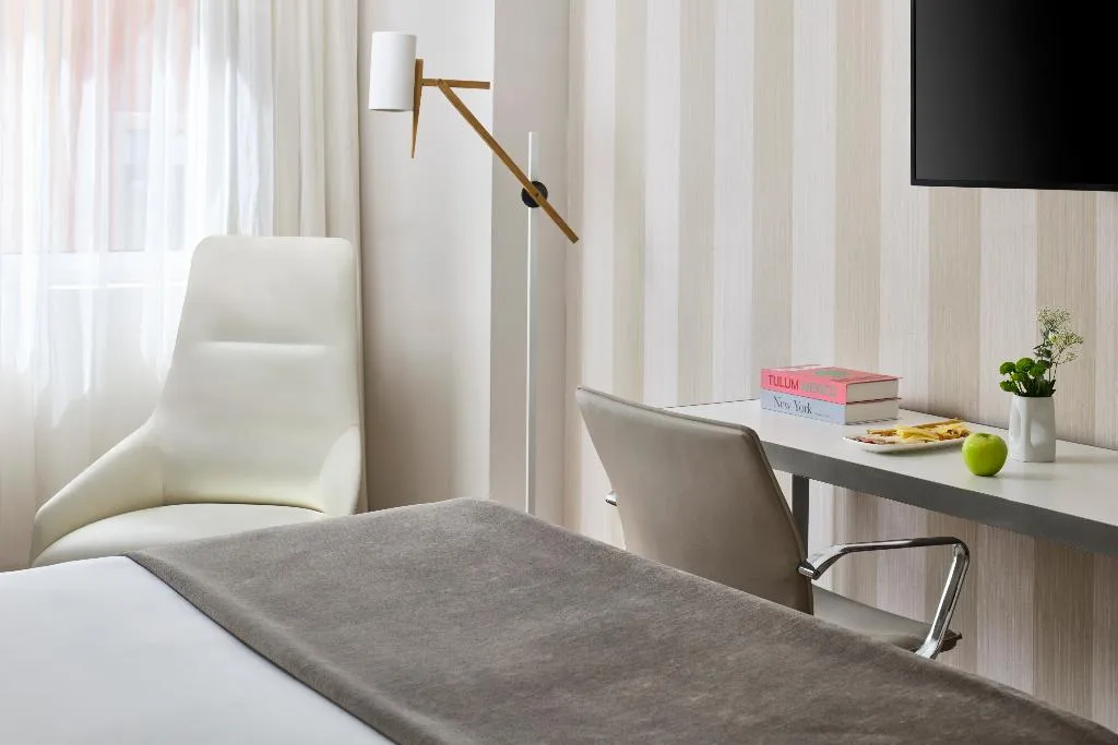DOUBLE SUPERIOR Room, NH Collection Madrid Colón, Madrid