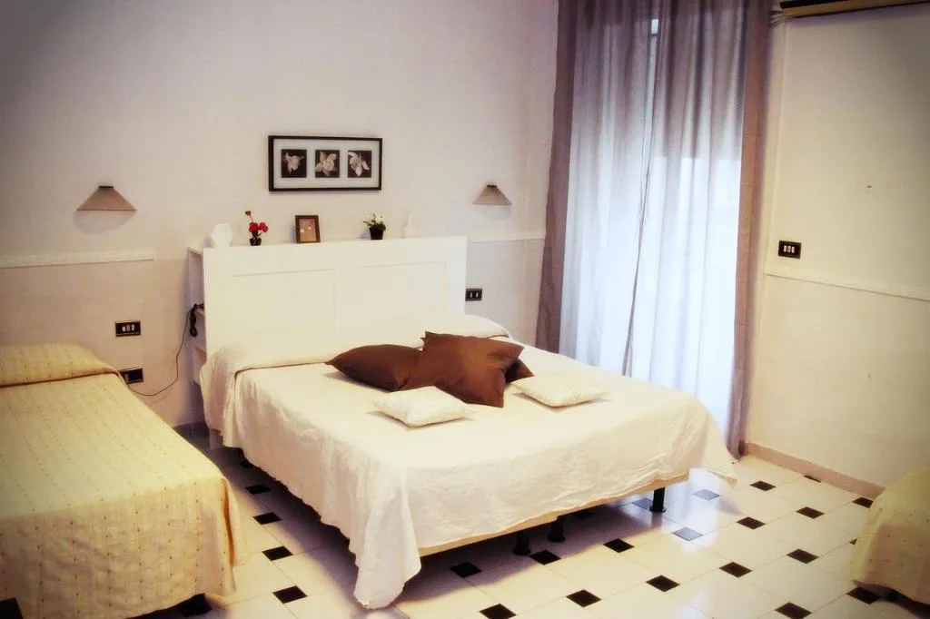 TRIPLE STANDARD Room, Luna Rossa, Naples