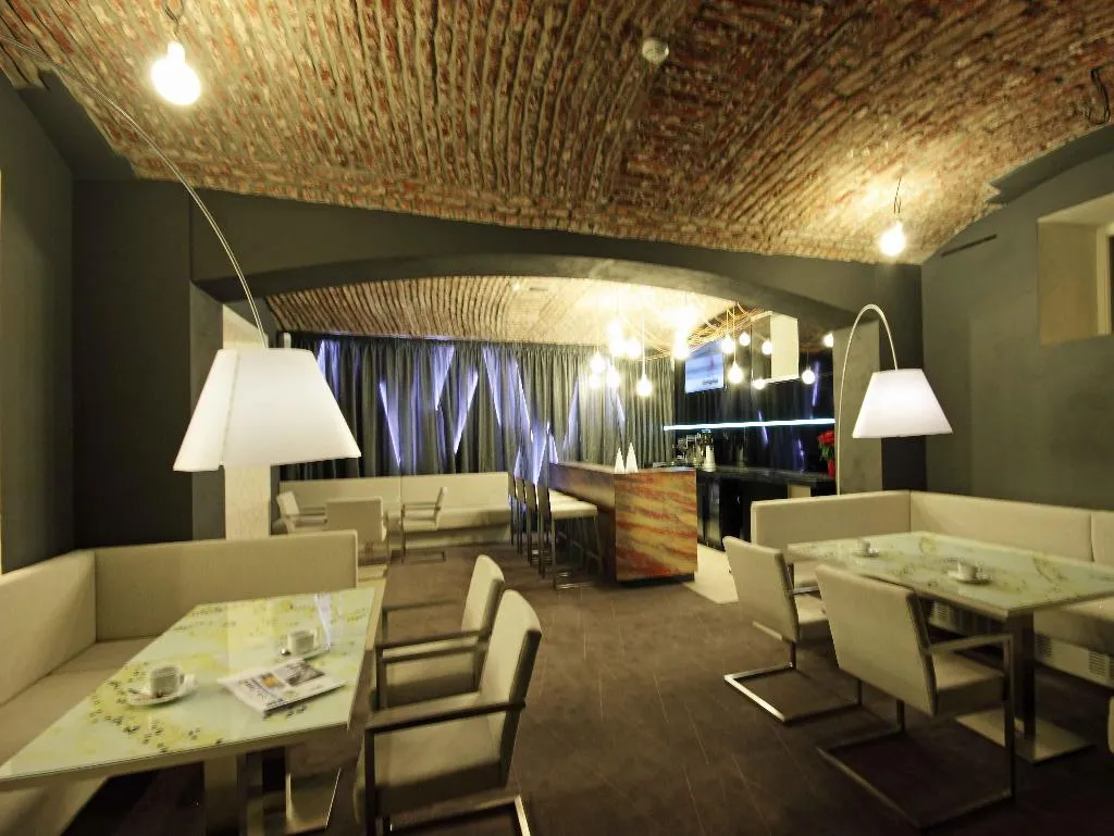 Lobby, Pure White, Prague