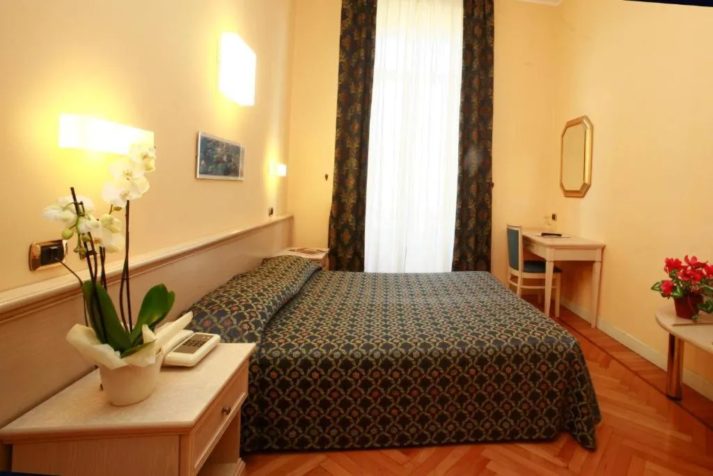 DOUBLE SINGLE USE STANDARD Room, Excelsior Splendide, Milan