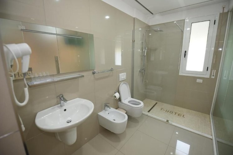 Thea Hotel, Kavaje