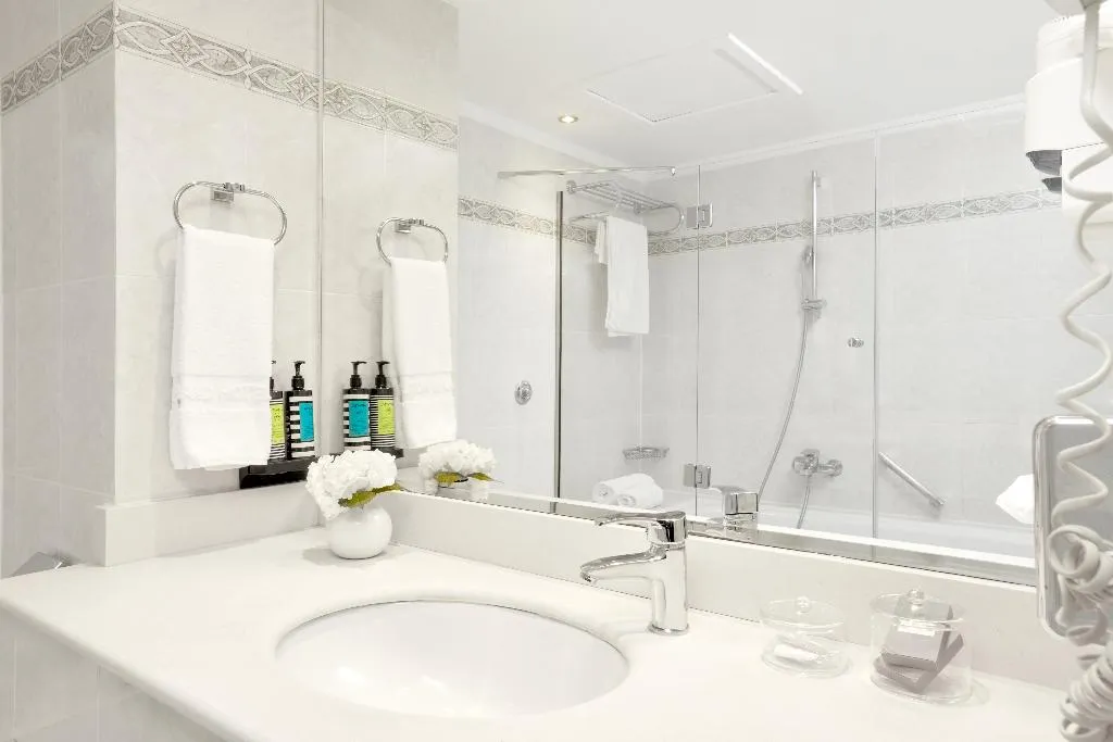 SINGLE CLASSIC Room, Grand Hotel Palace Thessaloniki, Halkidiki