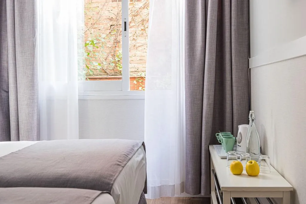 TRIPLE STANDARD Room, House by pillow, Barcelona