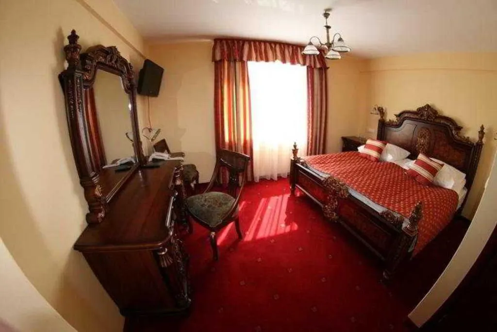 Room, Daisy Superior, Krakow