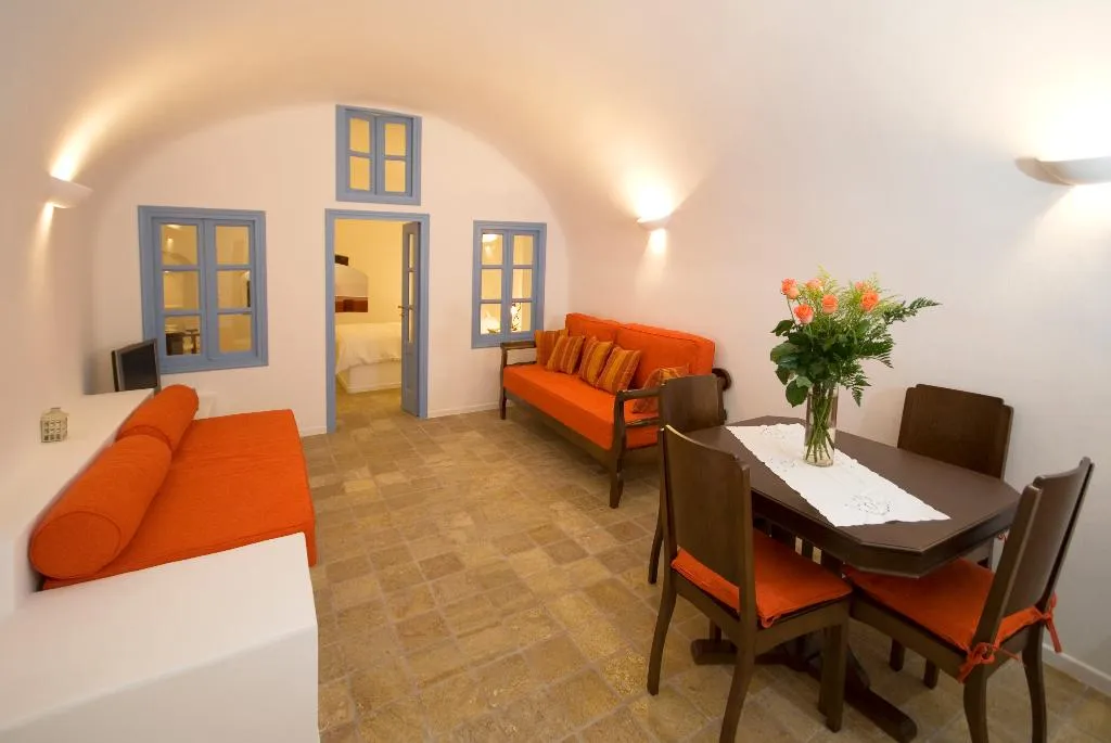 JUNIOR SUITE STANDARD Room, Pantelia Suites, Santorini