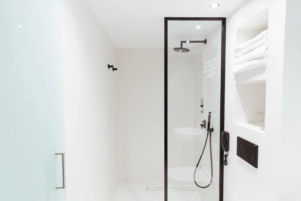Room, Periscope, Athens