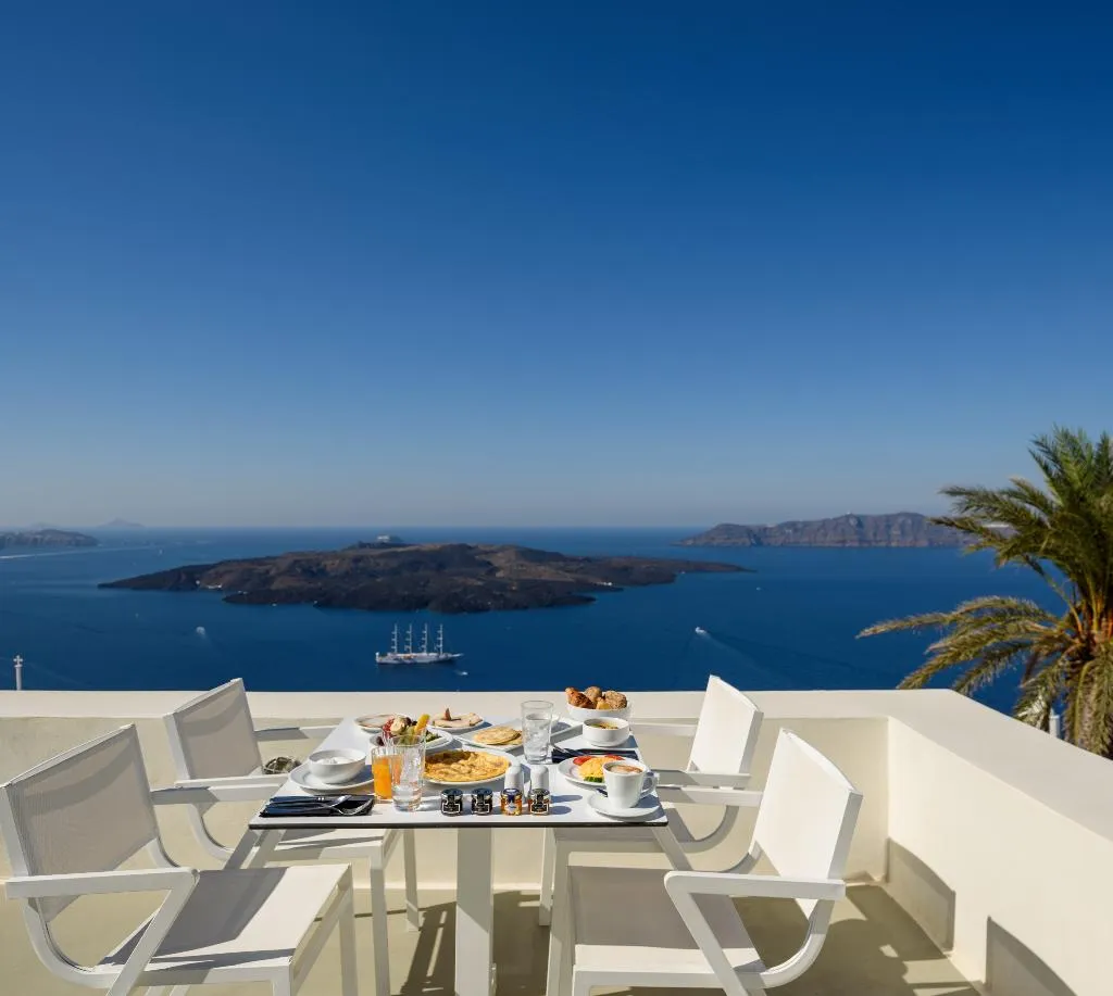 JUNIOR SUITE WITH JACUZZI Room, Pantelia Suites, Santorini