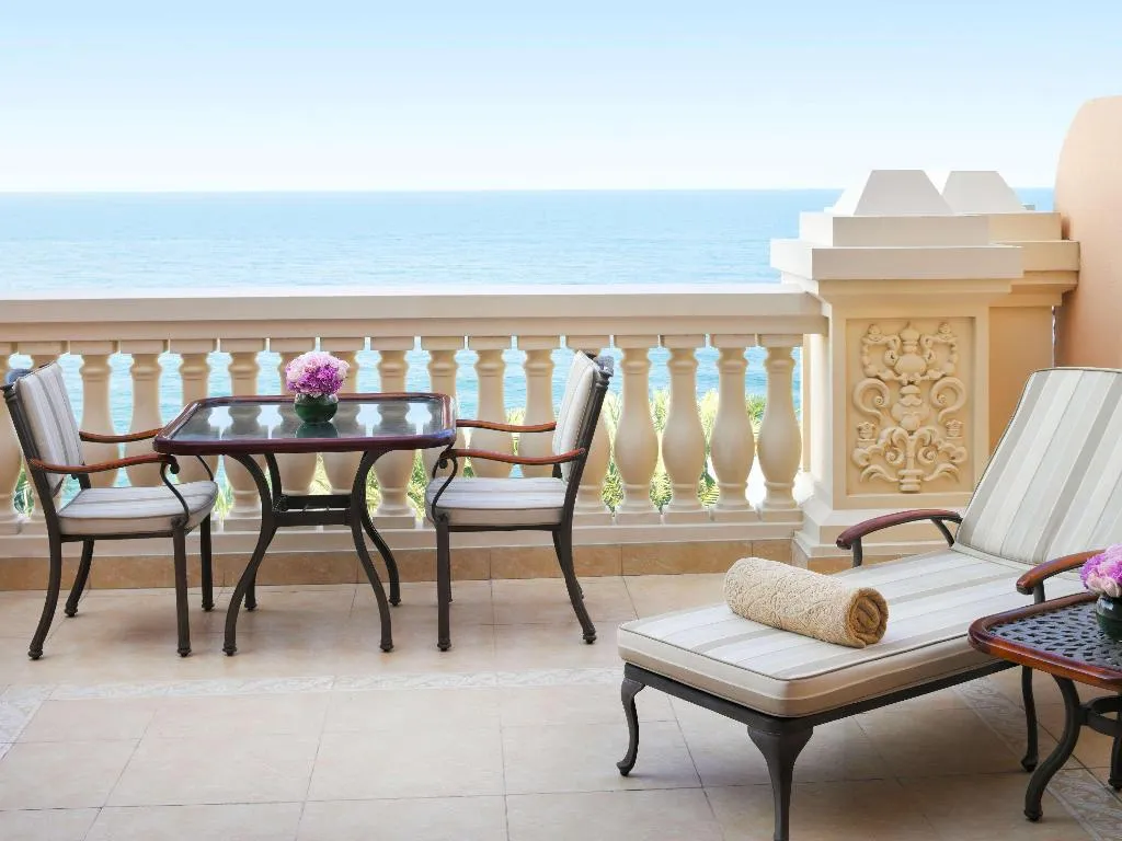 TWIN STANDARD Room, Raffles The Palm Dubai, Dubai