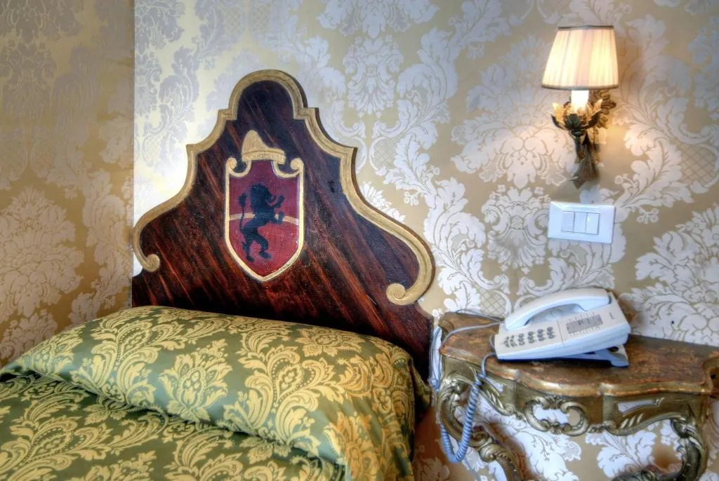 Room, Bel Sito e Berlino, Venice